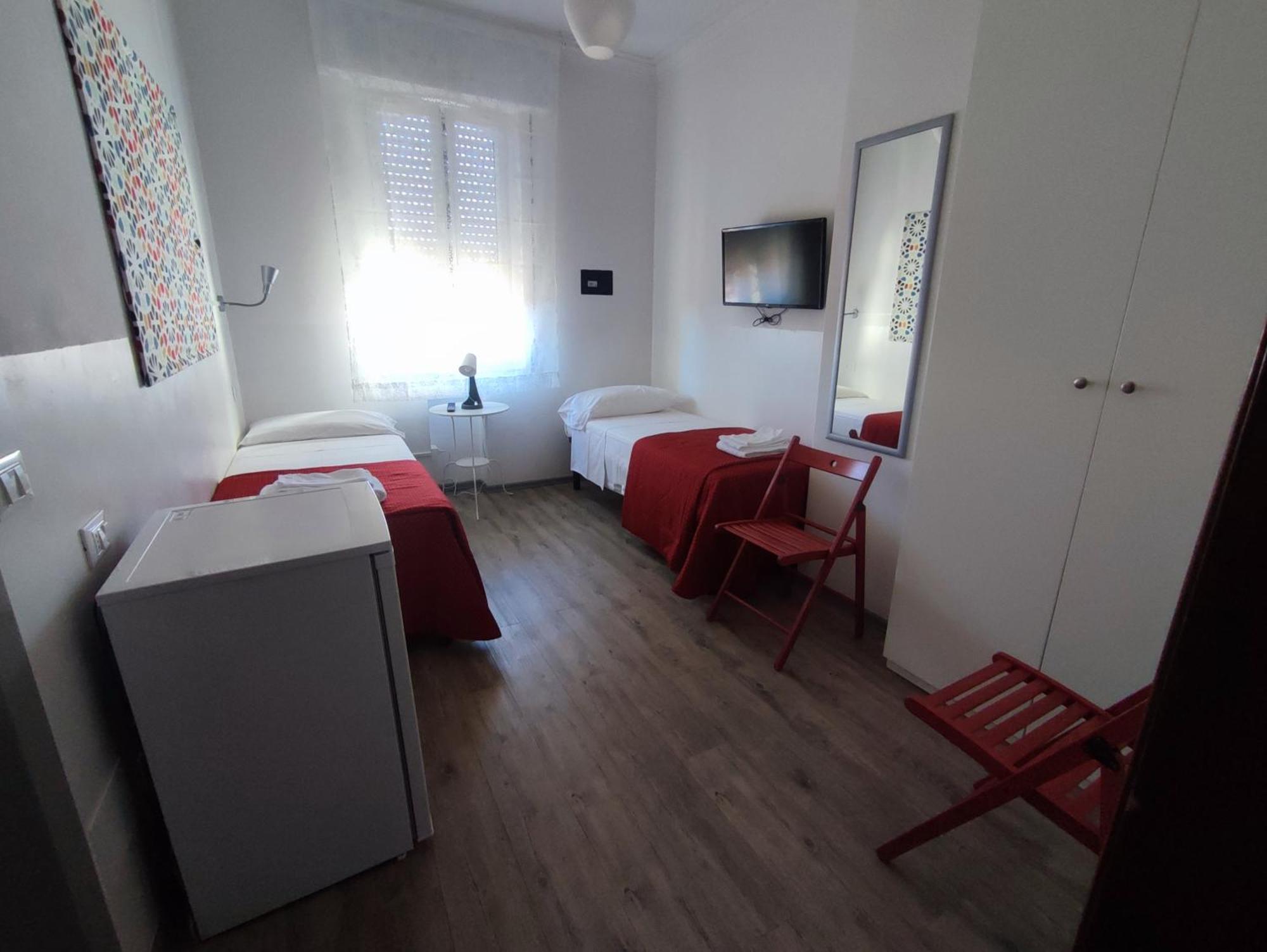 Hotel Tirreno Алассио Экстерьер фото
