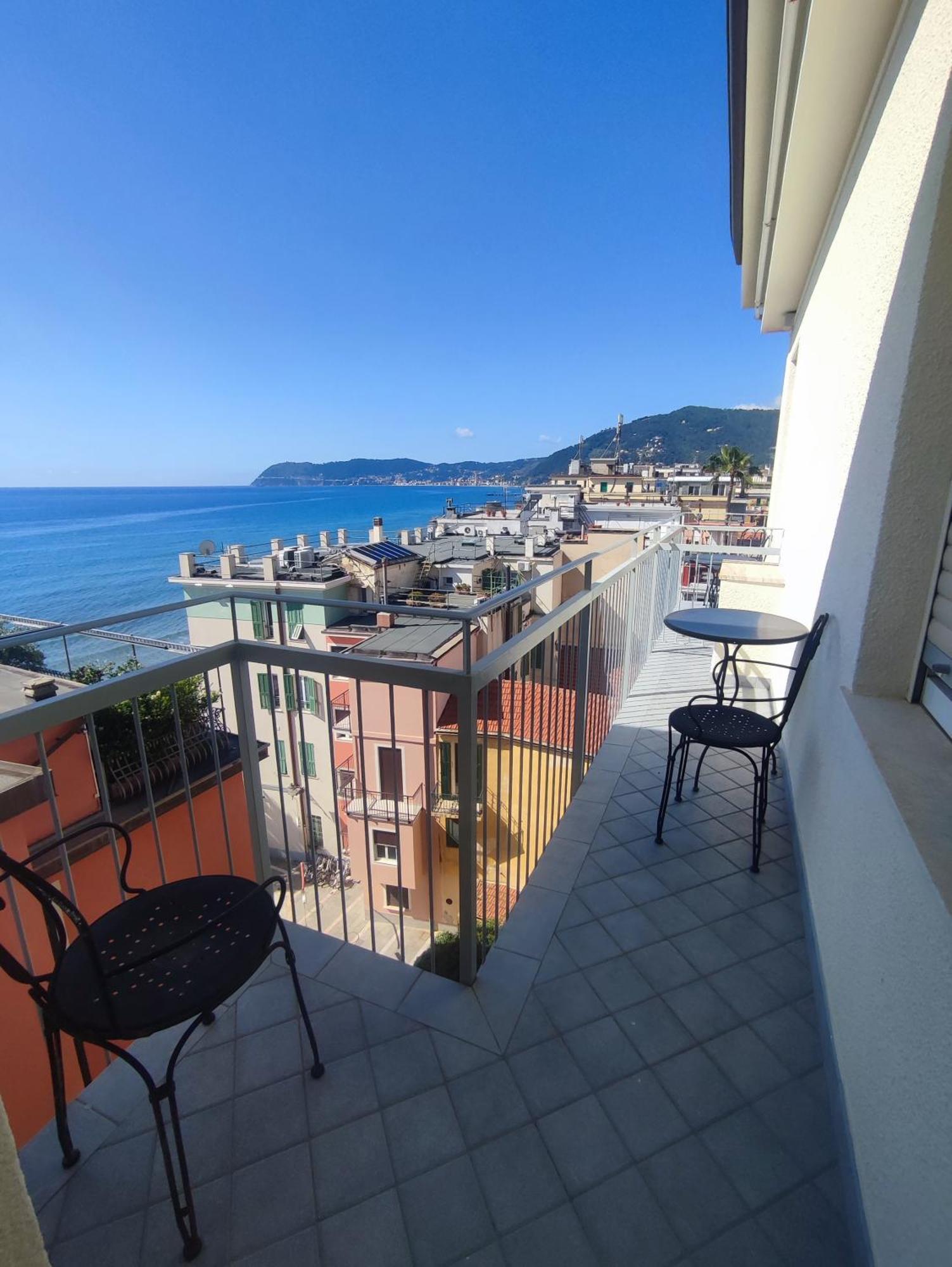 Hotel Tirreno Алассио Экстерьер фото