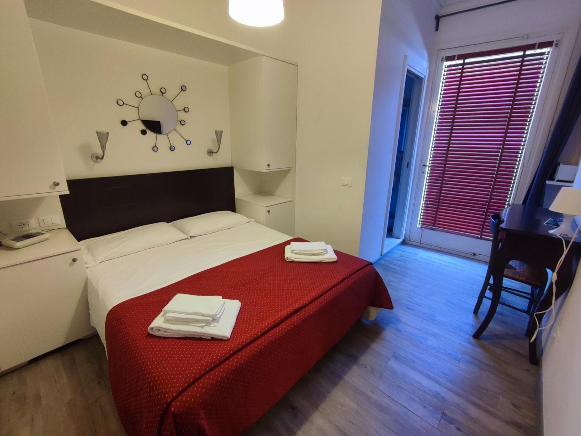 Hotel Tirreno Алассио Экстерьер фото