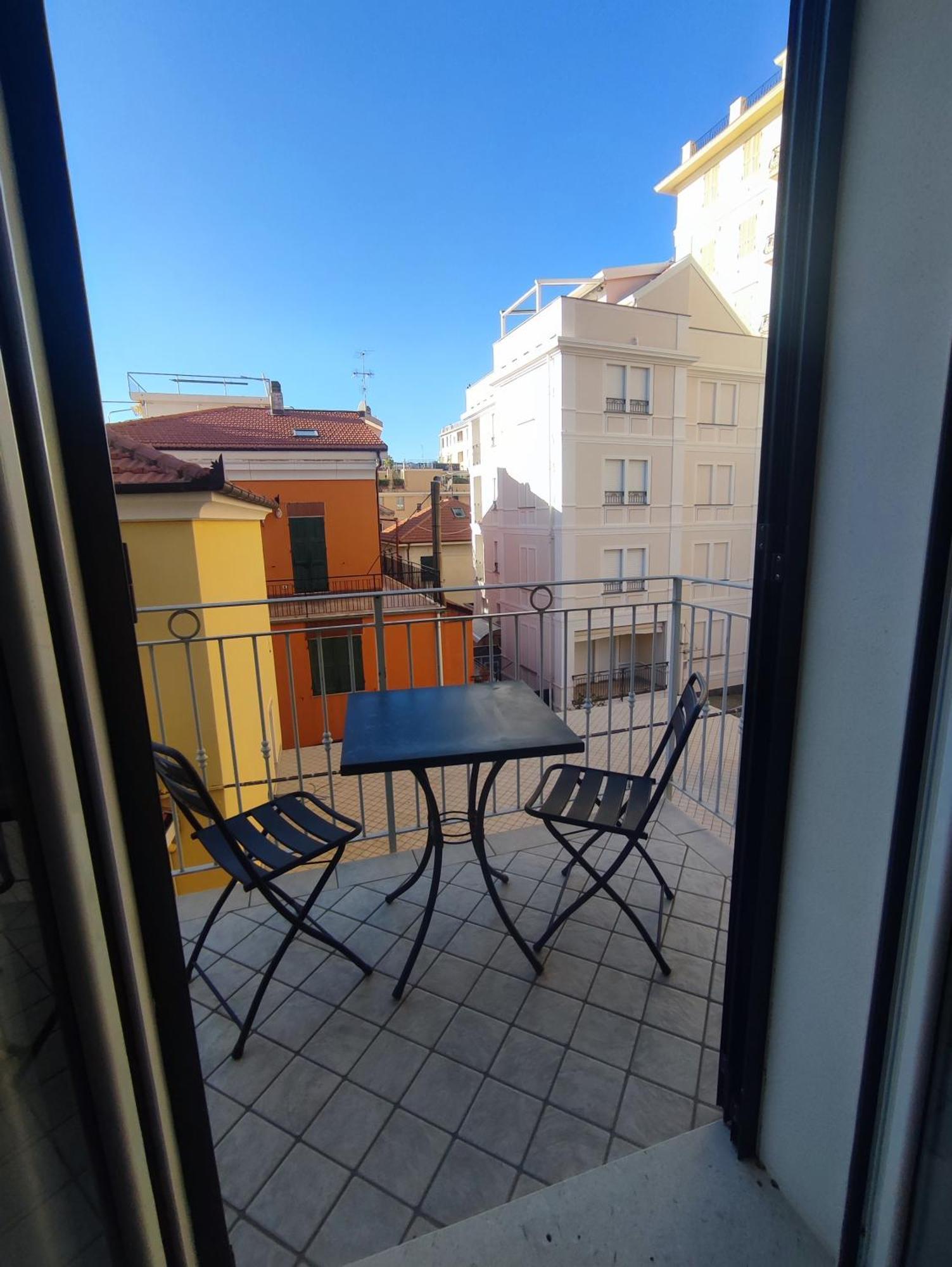 Hotel Tirreno Алассио Экстерьер фото